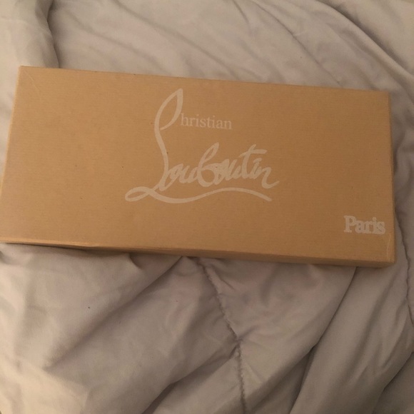 Turn heads stepping out in your new Christian Louboutin Pigalle black flats. - Picture 8 of 11